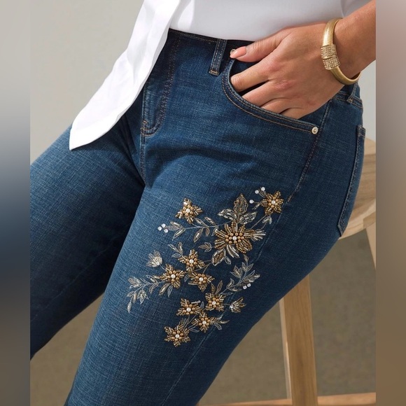 NWT Chico’s Embroidered Embellished Ankle Jeans - Picture 3 of 9